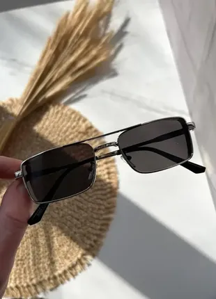 Жіночі прямокутні сонцезахисні окуляри в металевій оправі у кольорах4 фото