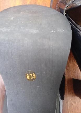 Женские туфли лоферы на каблуке из черной лакированной экокожи размера 38,39 от бренда atmosphere недорого7 фото