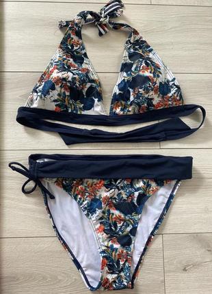 Стильный женский купальник.разрешенный купальник