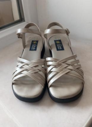 Жіночі босоніжки верх та устілка натуральна шкіра бренду clarks uk 5 eur 387 фото