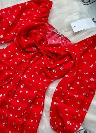 Платье женское короткое мини легкое базовое цветочное нарядное красивое повседневное красное демисезонное весеннее на весну платья с декольте