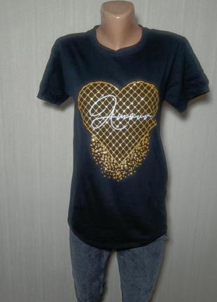 Футболка женская с золотым сердцем. черная футболка с принтом1 фото