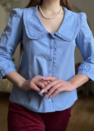 Современная рубашка в голубом цвете с красивым воротничком в винтажном стиле2 фото