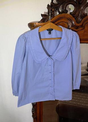 Современная рубашка в голубом цвете с красивым воротничком в винтажном стиле5 фото