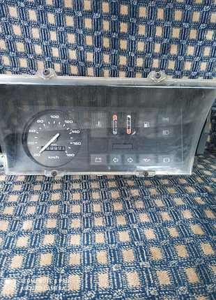 Щиток приладів форд фієста 2/ 83-89р. бензин