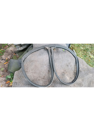 Ущільнююча резинка, уплотнітєль задніх дверей форд курьєр 96-00р