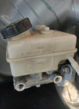 Головний гальмівний циліндр mercedes w245 a1694300101 b200 b180