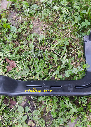 Audi a6 c6 повітропровід праворуч спереду 4f0819802