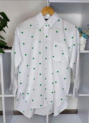 Белая рубашка в зеленый горох.4 фото