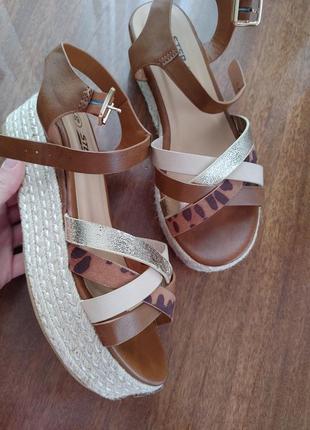 Босоніжки на плетеній підошві