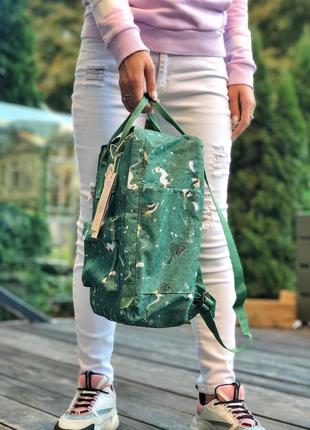 Шикарний рюкзак портфель fjallraven kanken зелений з принтом3 фото