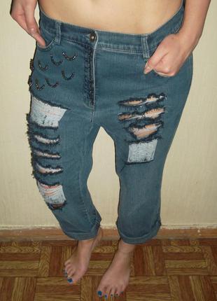 Рваные джинсы бойфренды brax с бусинами хамелеон5 фото
