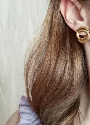 Avon "sculptured swirl" винтажные серьги золотистые кольца, бренд, винтаж2 фото