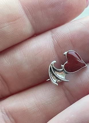 Оригинальные серьги сердце вампира