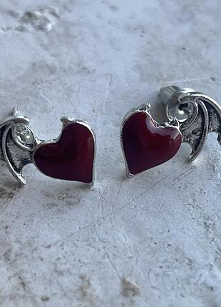 Оригинальные серьги сердце вампира