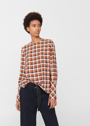 Стильна блузка в клітку mango