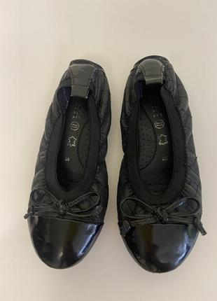 Кожаные черные туфли балетки