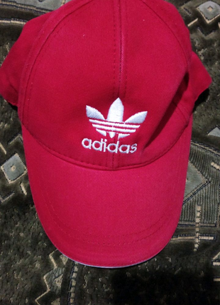 Кепка adidas колір червоний