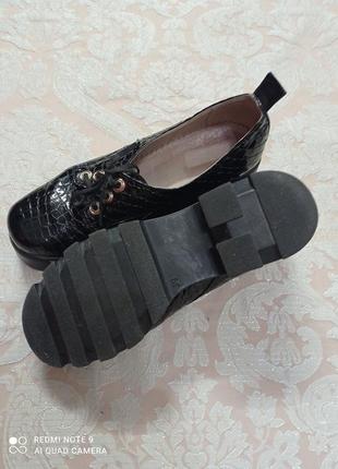 Туфли женские лаковые на платформе6 фото