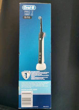 Електрична зубна щітка oral-b pro22 фото