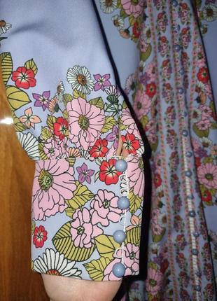 Роскошное платье в модный цветочный принт.3 фото