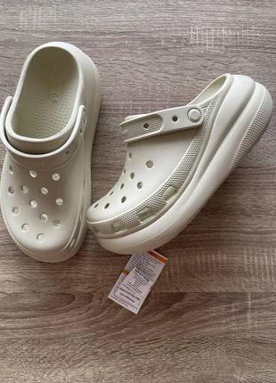 Оригінальні crocs classic crush (bone/молочні)2 фото