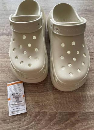 Оригінальні crocs classic crush (bone/молочні)5 фото