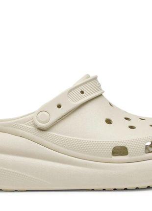 Сабо на высокой платформе crocs classic crush (bone/молочные)10 фото