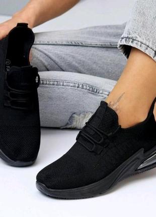 Жіночі кросівки чорні текстиль