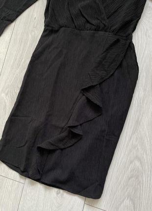 Фактурна сукня з воланами mango базова стильна коротка чорна трендова фірмова5 фото