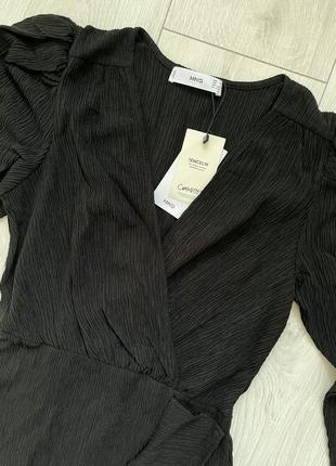 Фактурна сукня з воланами mango базова стильна коротка чорна трендова фірмова8 фото