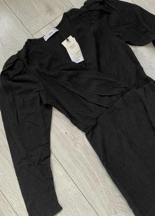 Фактурное платье с воланами mango базовое стильная черная трендовая фирменная6 фото