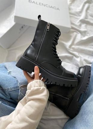 Жіночі черевики balenciaga