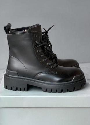 Жіночі черевики balenciaga