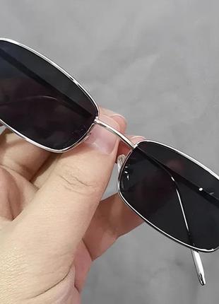 Жіночі модні квадратні сонцезахисні окуляри в металевій оправі чорні