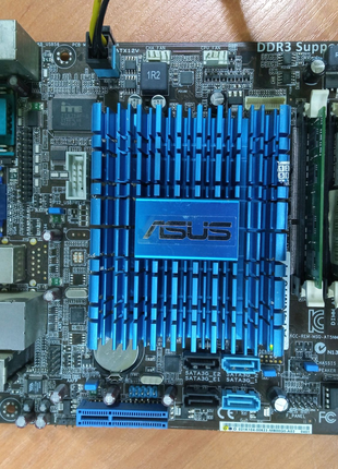 Материнська плата asus at4nm10t-i з процесором