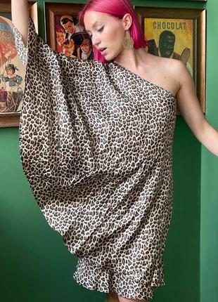 Шелковое платье с анималистичным леопардовым принтом
