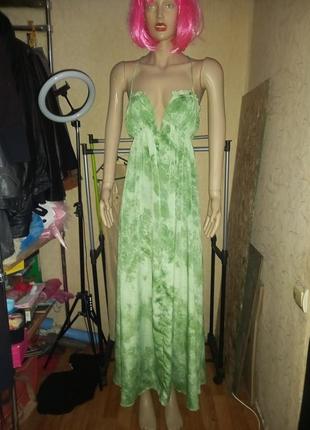 Платье макси с мраморным принтом asos design, глубоким вырезом и присборенным вырезом5 фото