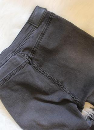 Крутые рваные джинсы с потертостями3 фото