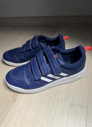 Кроссовки adidas tensaur s24050