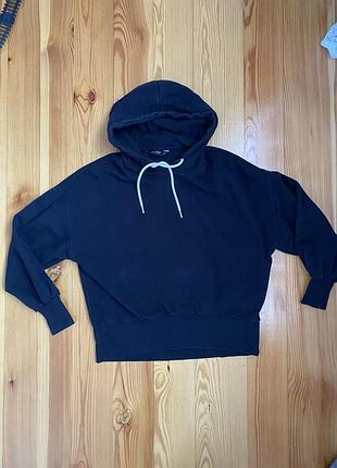 F&amp;f кофта-худи с капишоном черно цвета до талии