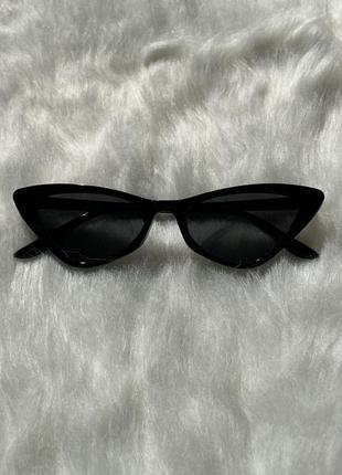 Маленькие солнцезащитные очки кошачий глаз черные4 фото
