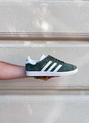 Стильні кросівки adidas gazelle dark green white / адідас газелі зелені