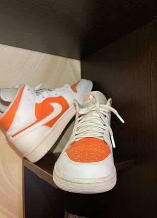 Кроссовки air jordan 1 mid se wmns white/orange6 фото