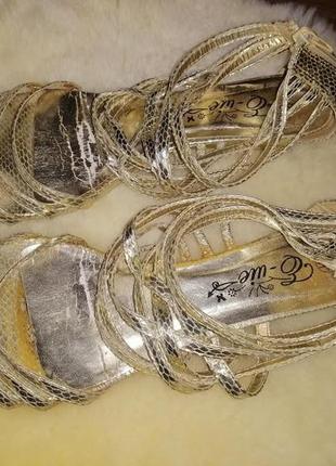 Женские золотистые босоножки, сандалии 41 р. e-vie