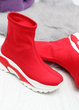 Жіночі черевики в спортивному стилі червоного кольору 24461 фото