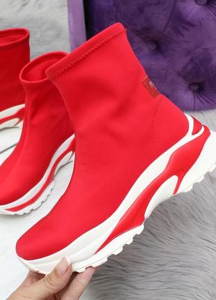 Жіночі черевики в спортивному стилі червоного кольору 24463 фото