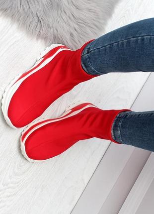 Жіночі черевики в спортивному стилі червоного кольору 24466 фото