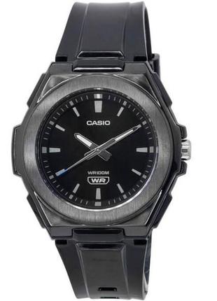 Жіночий годинник casio lwa-300hb-1e чорний