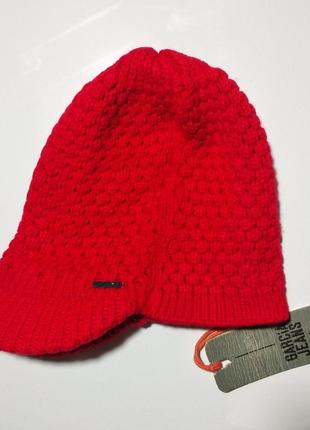Червона шапка жіноча з козирком в'язана garcia jeans червона жіноча бере кепі